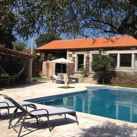 Guest house Casa Das Quintas 3*